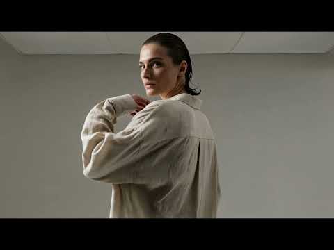 Diyelo Beige Woman - AI Advertisement - Video Productie
